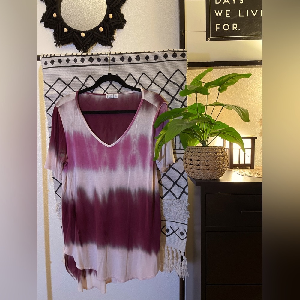 Maurices size large 24/7 basic T-shirt tie dye